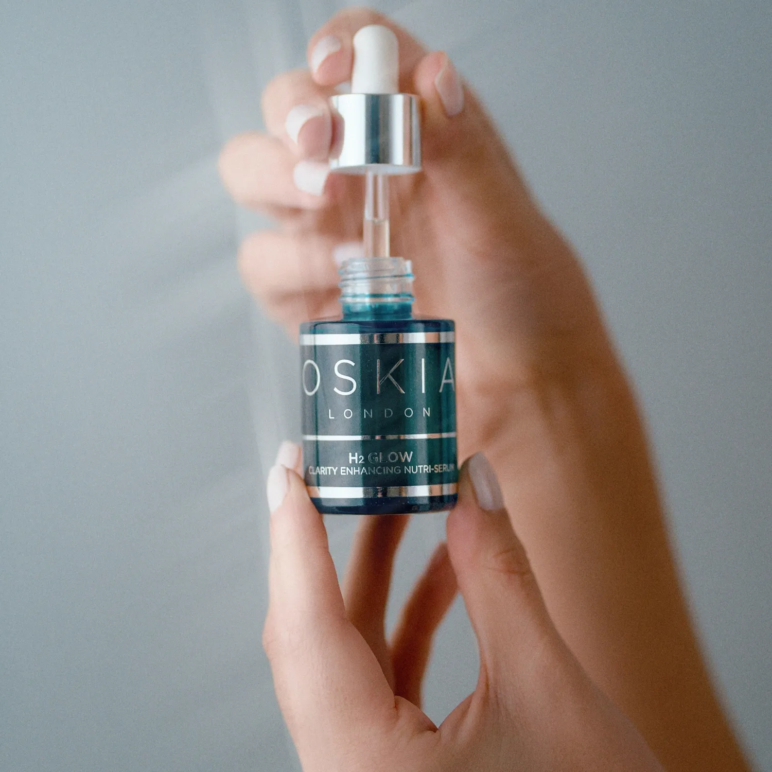 Oskia H2Glow siero viso illuminante per pelle matura