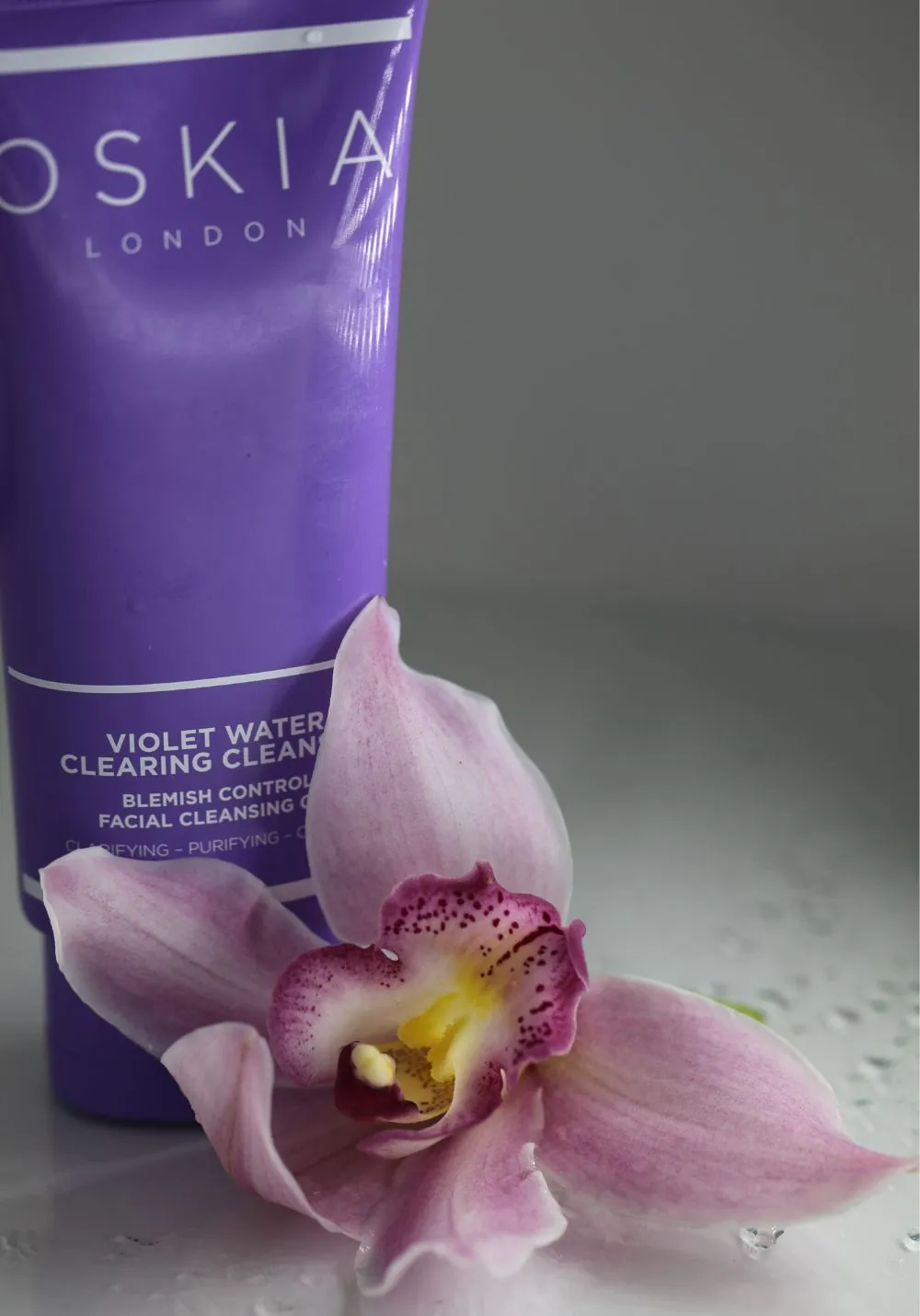 Oskia Violet Water Clearing Cleanser gel detergente purificante